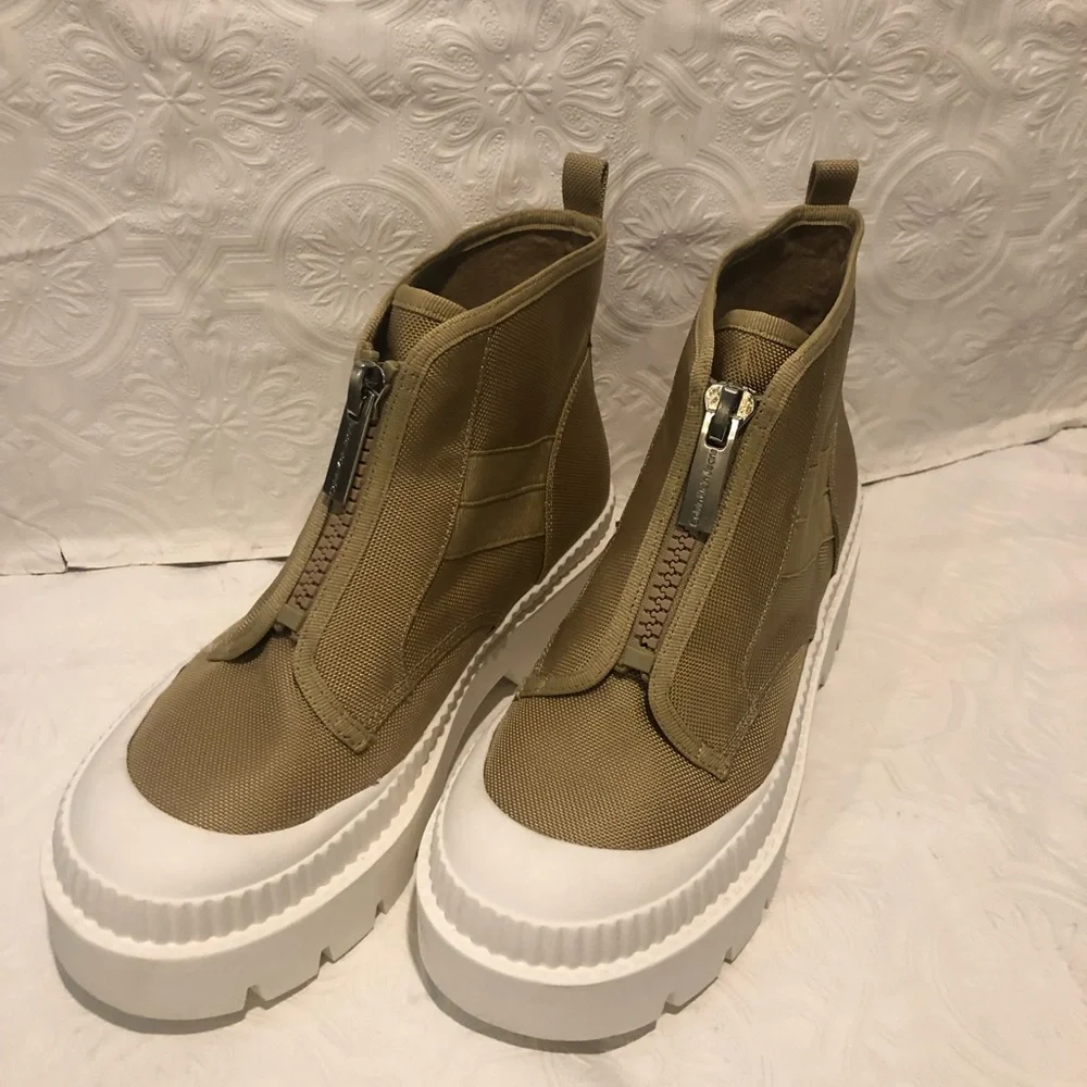 Calvin Klein Berti Chelsea lug sole boots in beige women’s size 8 brand new - Picture 9 of 13